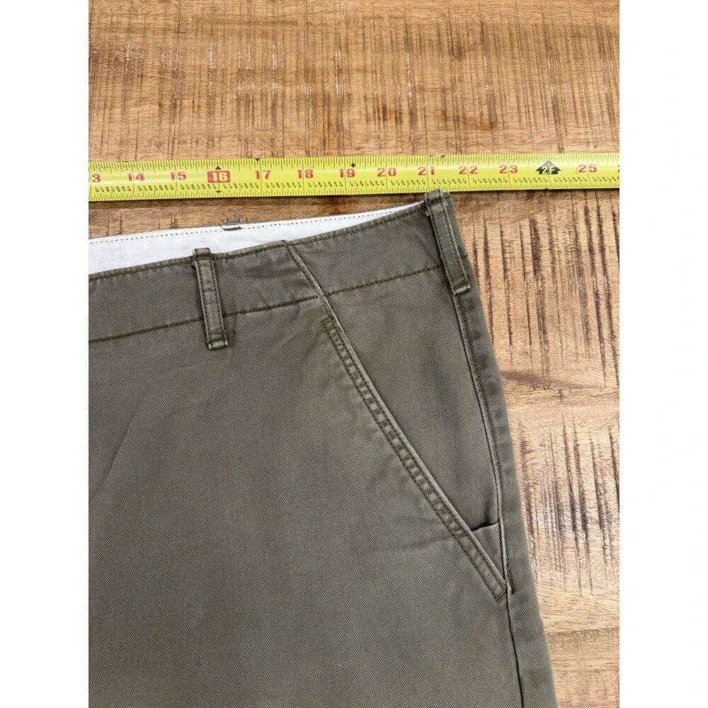 Levi’s Shorts Men’s Green‎ Casual Flat Front Chino Shorts Size 42